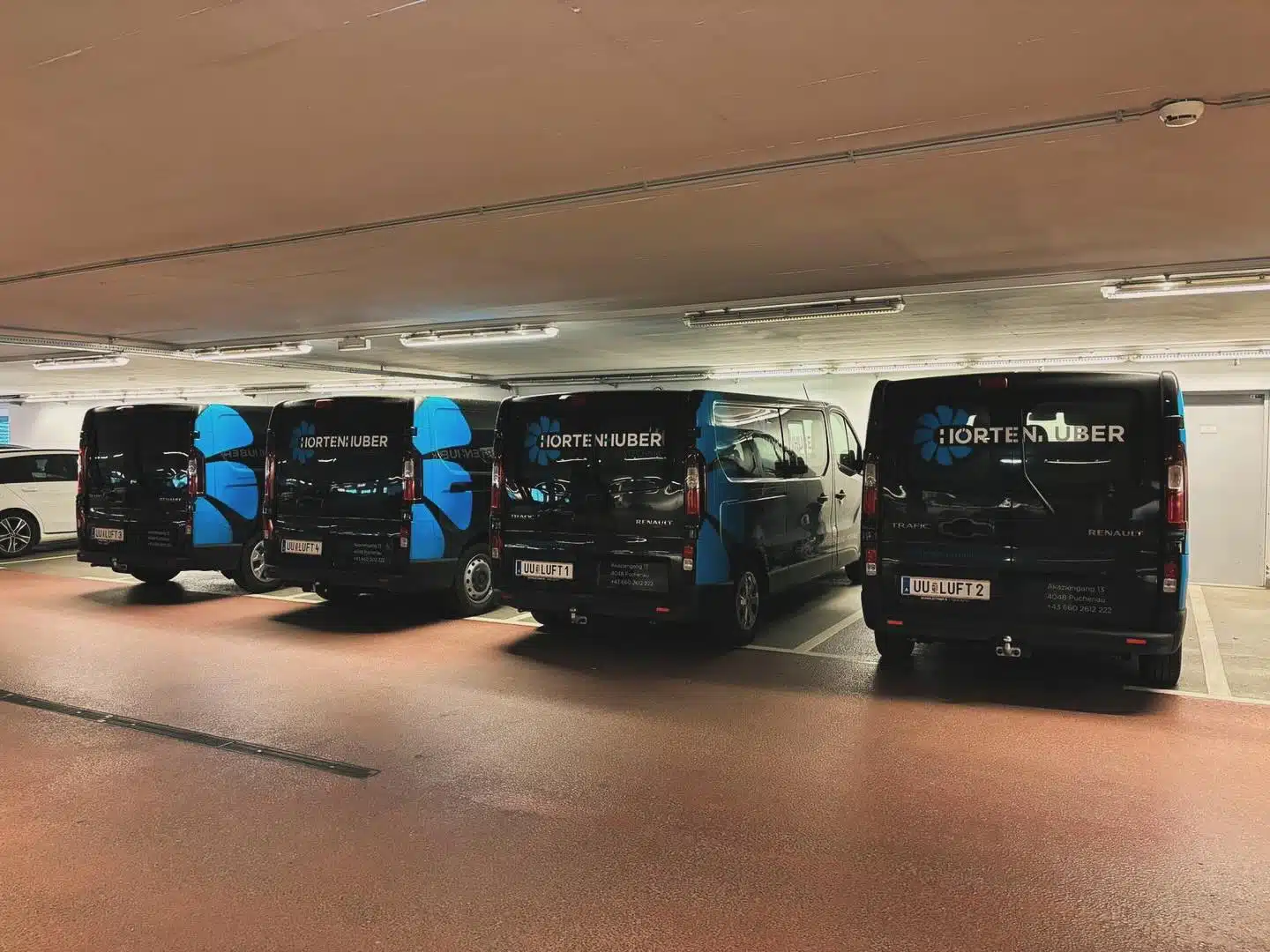 Servicefahrzeuge von Hörtenhuber Luft- und Klimatechnik.